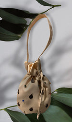 Bucket bag embroidered