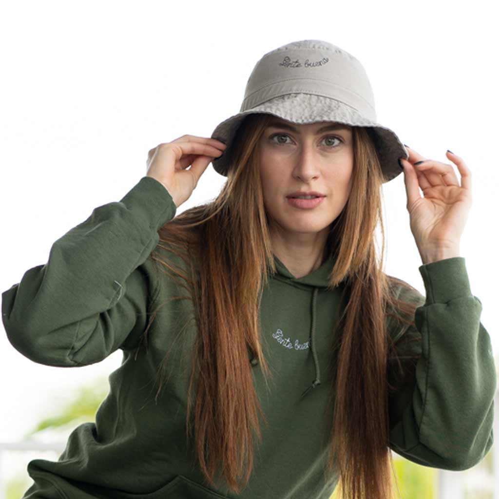 Demasiado Gente Buena Bucket hat